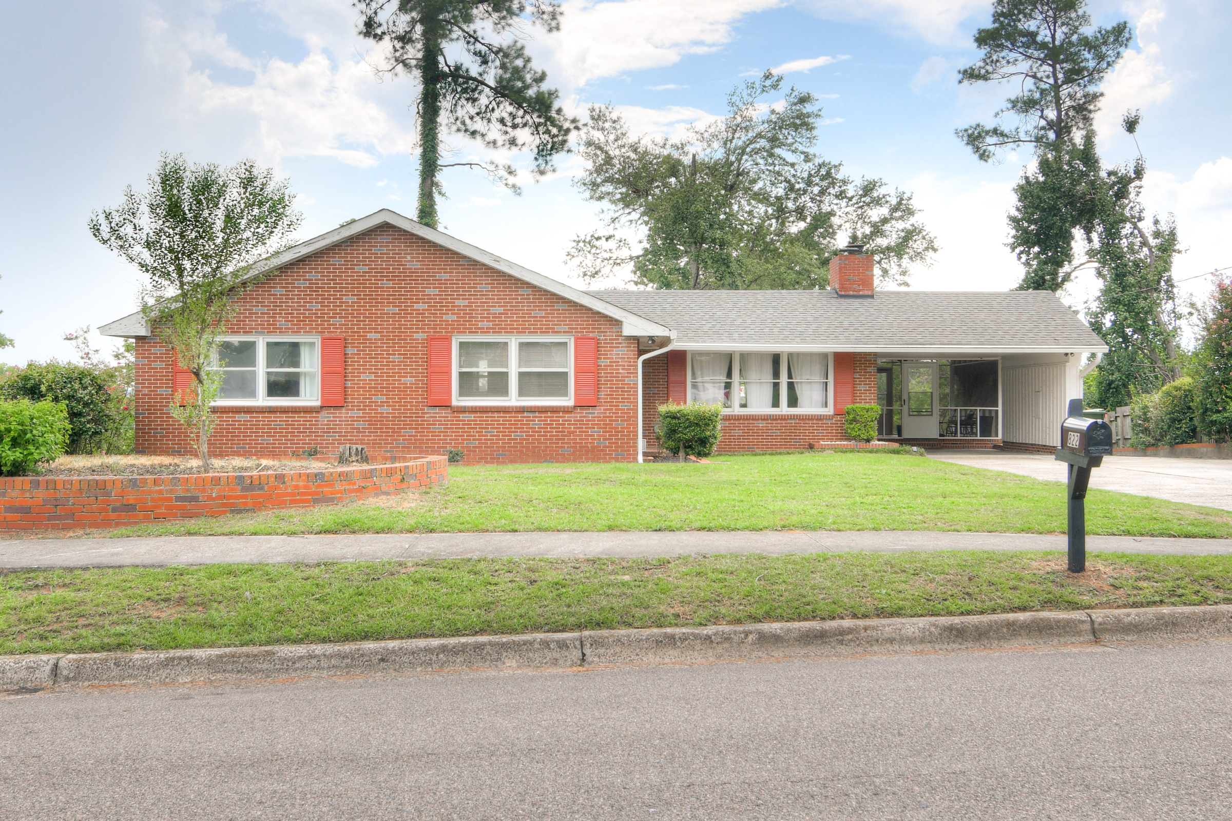 822 West Woodlawn Avenue
